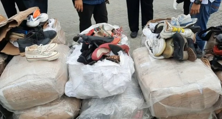 Kemendag Musnahkan 730 Bal Barang Bekas Impor Senilai Rp10 Miliar di Pekanbaru