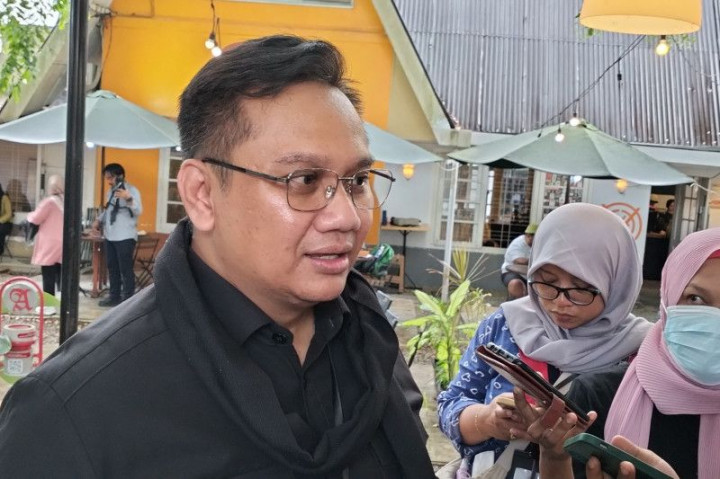 Ombudsman Nilai Ada <i>Abuse of Power</i> Pemecatan Guru Pengkritik Ridwan Kamil