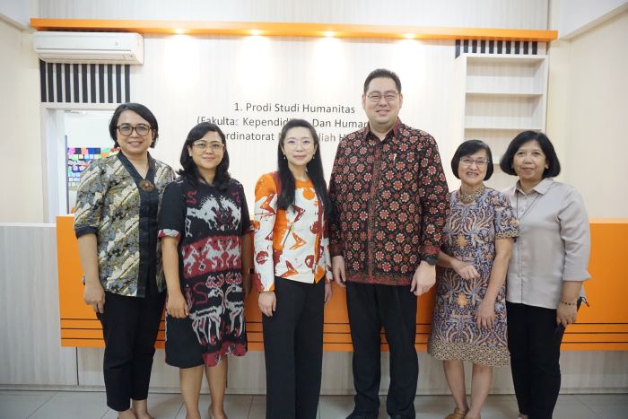 FKHUM UKDW Teken Perjanjian Kerja Sama dengan Karunia Global School