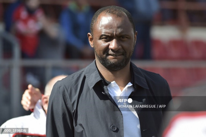 Resmi, Crystal Palace Pecat Patrick Vieira
