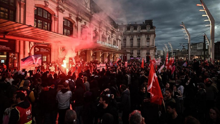 Pemerintahan Macron Hadapi Mosi Tidak Percaya Terkait Reformasi Pensiun