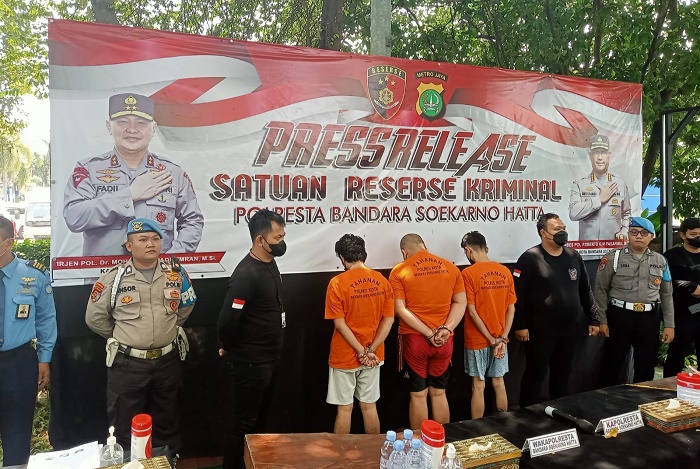 Peras Calon PMI di Bandara Soetta, 3 Polisi Gadungan Ditangkap