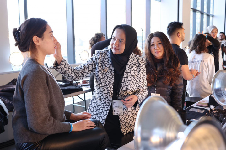 Hadiri New York Fashion Week, Indah Aini Kenalkan Budaya Indonesia