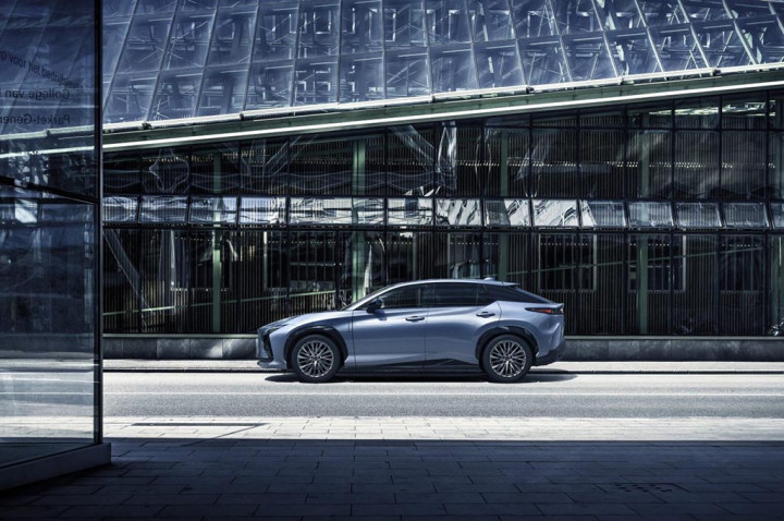 Lexus Akui Produksi Mobil Di Indonesia Tidak Mudah