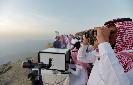 Arab Saudi Minta Warganya Cari Hilal Selasa Mendatang