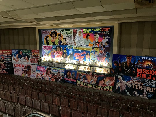 Mengenang Kejayaan Bioskop Jambi dalam Poster Film Lukis