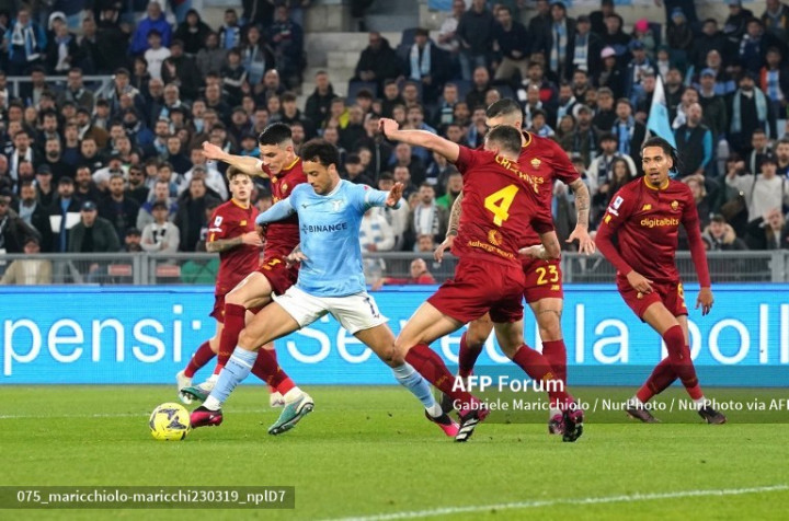 3 Kartu Merah Warnai Kemenangan Lazio atas Roma