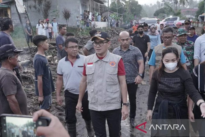 Sisa Banjir Bandang di Klabat Minahasa Dibersihkan