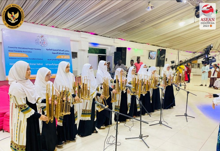 Angklung dan Busana Indonesia Meriahkan Asian Women’s Day 2023 di Sudan