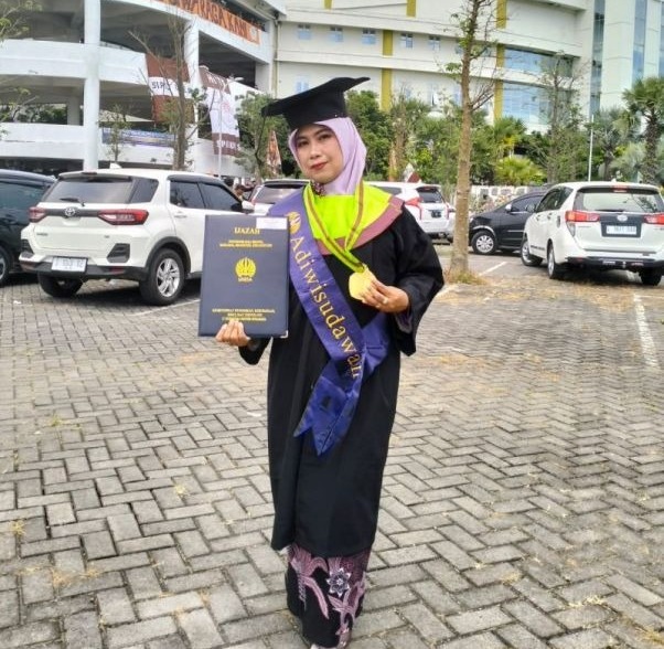 Cerita Tuwuh, Kepala Sekolah yang Raih IPK Sempurna di Unesa