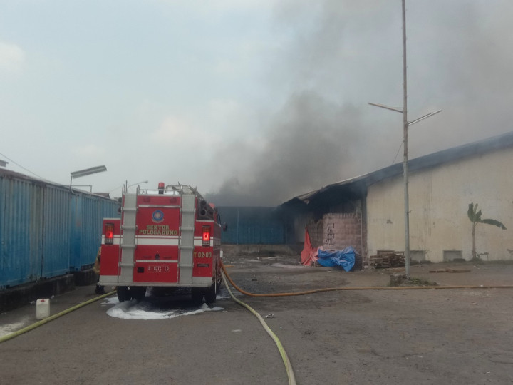 Kerugian Akibat Kebakaran Gudang Indogrosir Cipinang Ditaksir Mencapai Rp1,5 Miliar