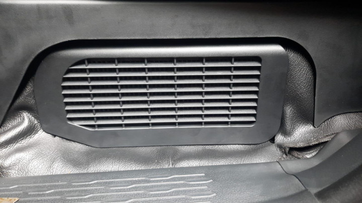 Waspada Lubang Di Bawah Jok Toyota Kijang Innova Zenix Hybrid