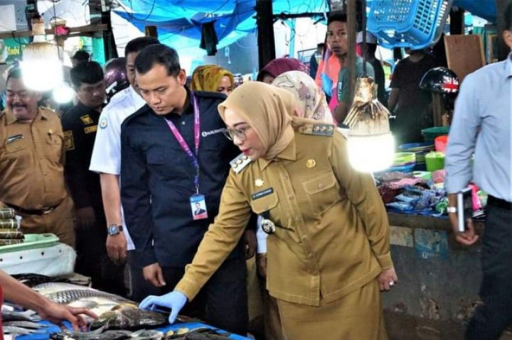 Bupati Mamuju Minta Pedagang Tidak Permainkan Harga
