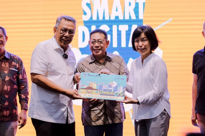 Warga Tangsel Makin Mudah Bayar Pajak Pakai Smart Card PBB