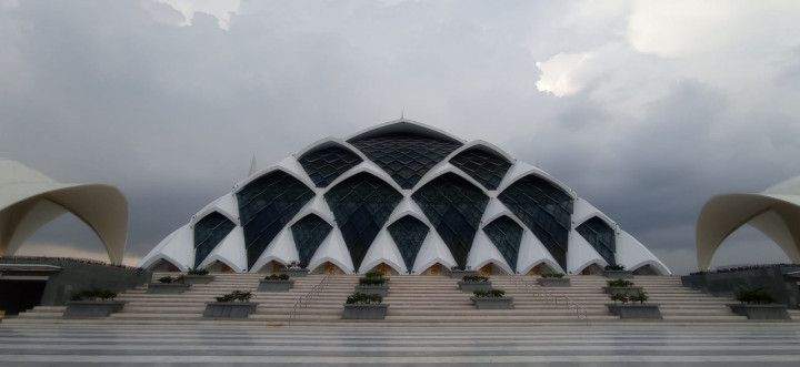 Masjid Al Jabbar Terbuka bagi Jemaah Tarawih