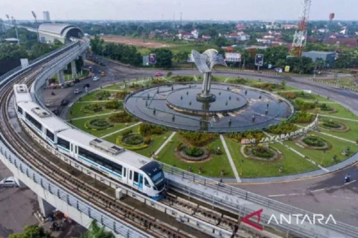 LRT Palembang Izinkan Penumpang Berbuka Puasa Dalam Perjalanan