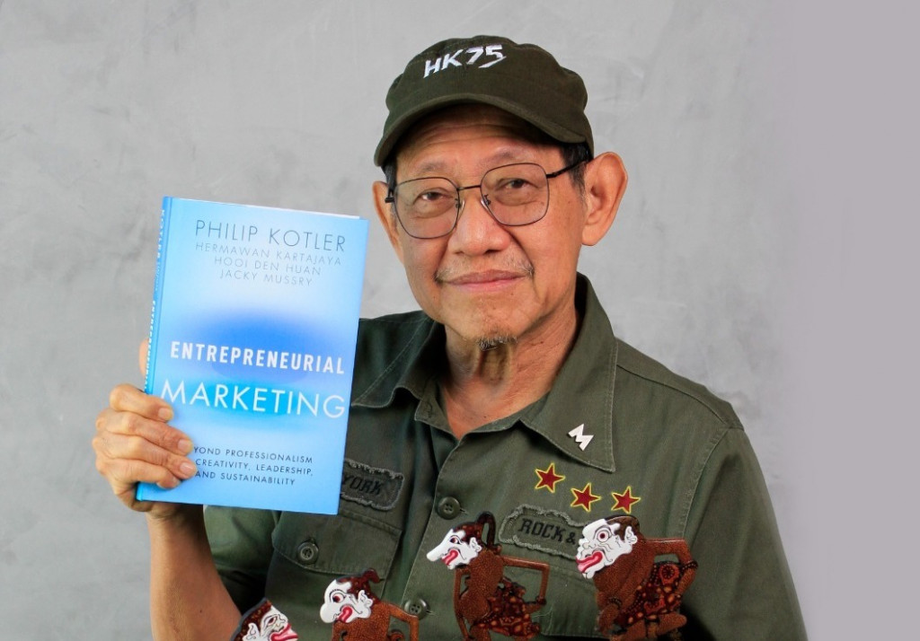 Hermawan Kartajaya bersama Philip Kotler menerbitkan buku Entrepreneurial Marketing: Beyond Professionalism to Creativity, Leadership, and Sustainability (Foto:Dok)