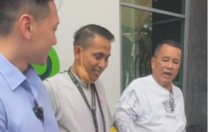 Tulusnya Edi, <i>Cleaning Service</i> yang Tolak Imbalan usai Kembalikan Dompet Hotman Paris Berisi Rp70 Juta