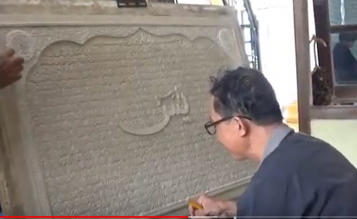 Berkah Ramadan, Pelukis Kaligrafi di Sidoarjo Kebanjiran Pesanan