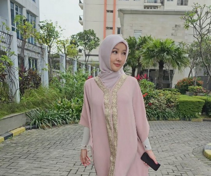 Lucinta Luna Pakai Hijab, Netizen; Malaikat pun Bingung!