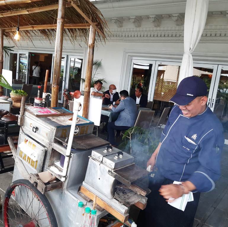 Kue Rangi Naik Kelas, ya makanan yang terancam punah ini mampu disajikan di Quba Ramadan Pop Up Resto. Foto: A. Firdaus/Medcom