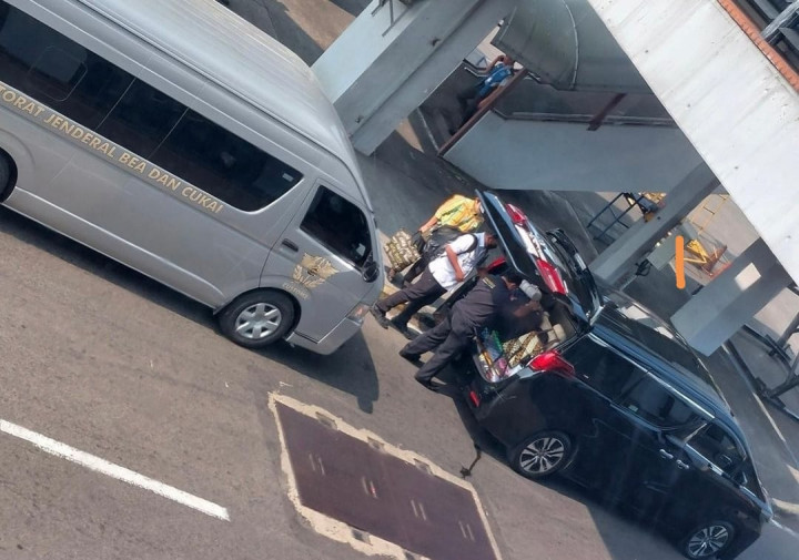 Kena Lagi! Sri Mulyani Dirujak Netizen Gara-gara Mobilnya Masuk Apron Bandara Soetta