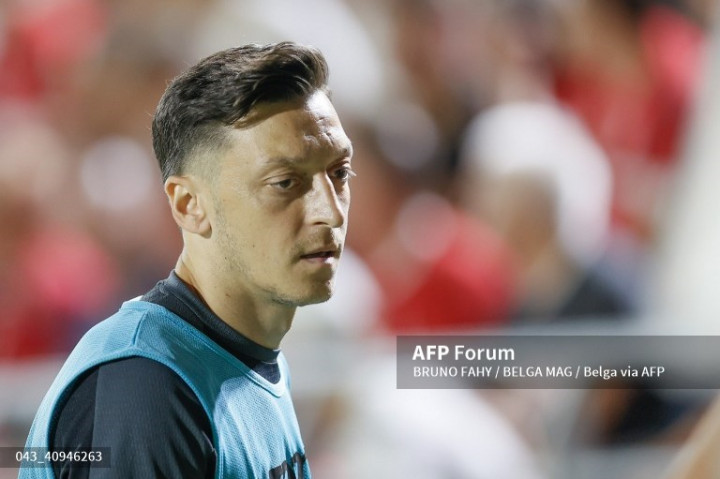 Ozil Sebut Guardiola Jadi Alasannya Tolak Barcelona