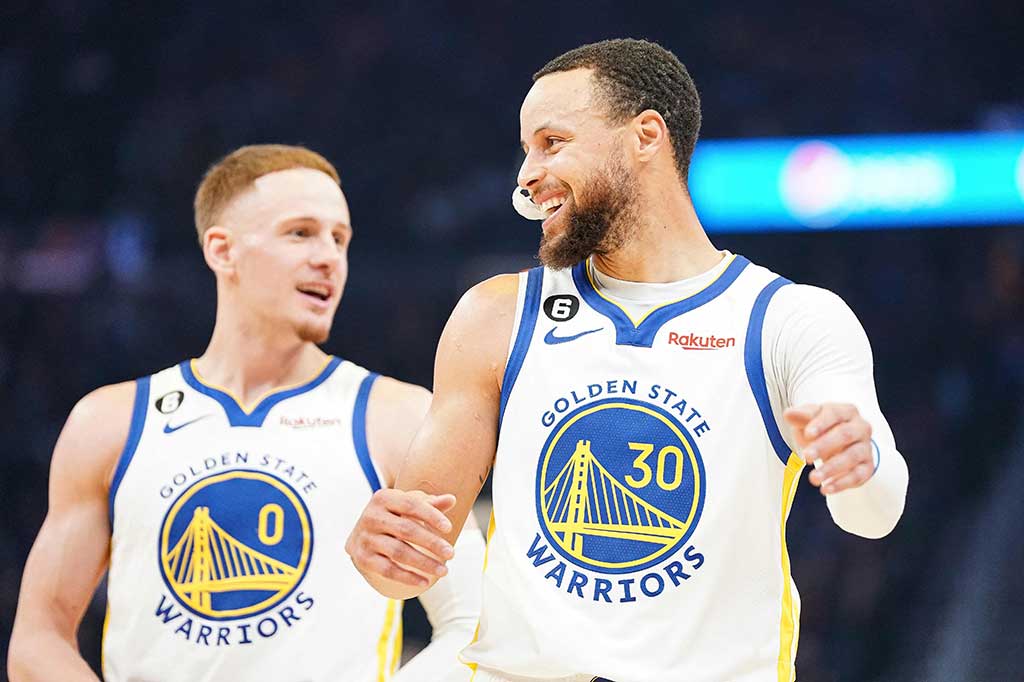 Basket NBA: Warriors Gilas 76ers 120-112