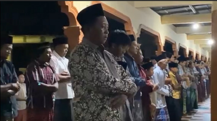 Salat Tarawih Kilat di Blitar, 23 Rakaat Cuma 10 Menit