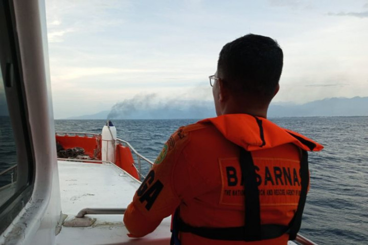 Basarnas Cari 3 Korban Kebakaran Kapal BBM Pertamina di Laut Lombok