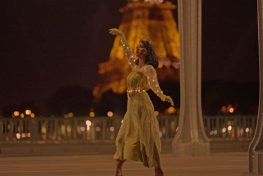 Rahmani Astrini Berkolaborasi dengan Teddy Adhitya Rilis Lagu tentang Jarak dalam Hubungan