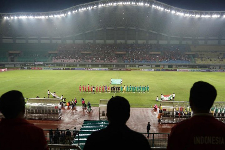 Rumput Stadion Patriot Bekasi Ditata Lagi untuk Laga Kedua Indonesia vs Burundi