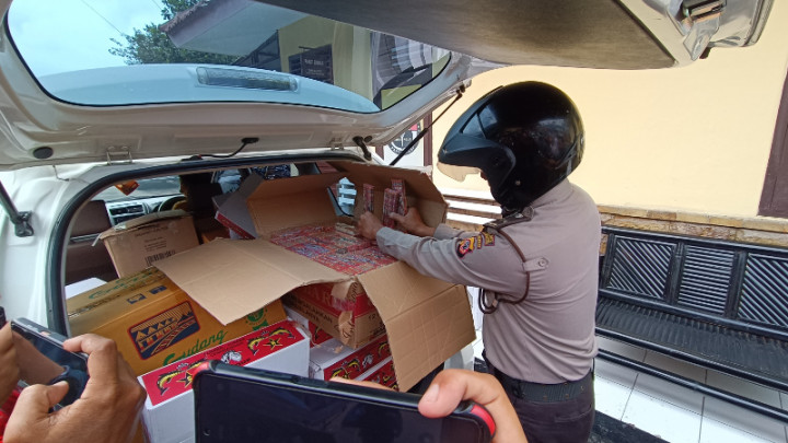 Hendak Diedarkan di Cirebon, Puluhan Ribu Petasan Disita Polisi