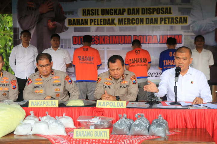 Polda Jatim Temukan 231 Kg Bahan Peledak Mercon di Jombang