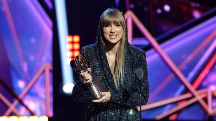 Taylor Swift Diberi Penghargaan Innovator Award di iHeartRadio Music Awards 2023