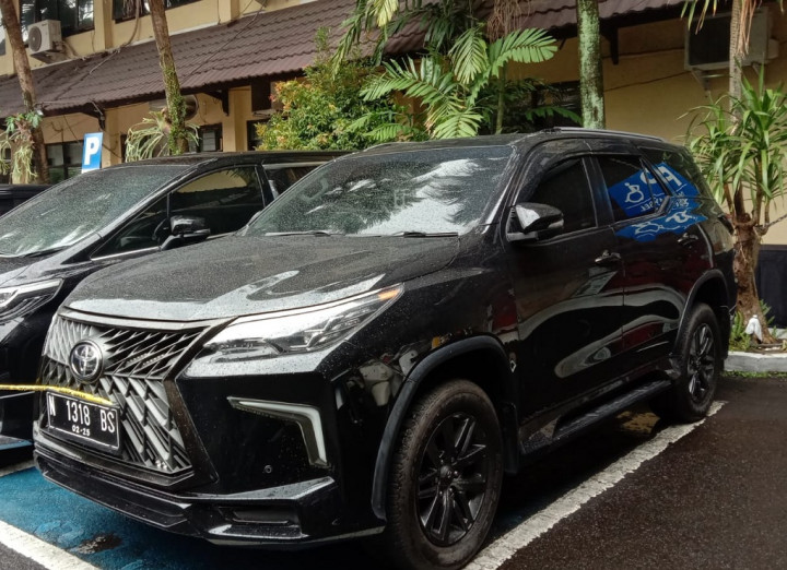 Polresta Malang Kembali Sita Mobil Mewah Milik Wahyu Kenzo