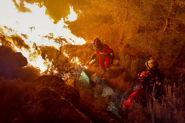 Angin Kencang Persulit Padamkan Kebakaran di Spanyol