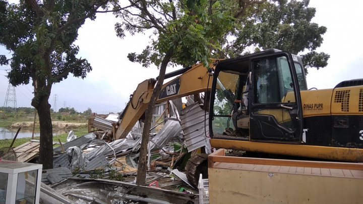 Pemkab Kudus Bongkar Puluhan Lapak Esek-Esek Berkedok Warung Nasi
