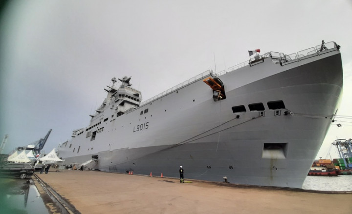 Begini Bentuk Kapal AL Prancis LHD Dixmude yang Berlabuh di Jakarta