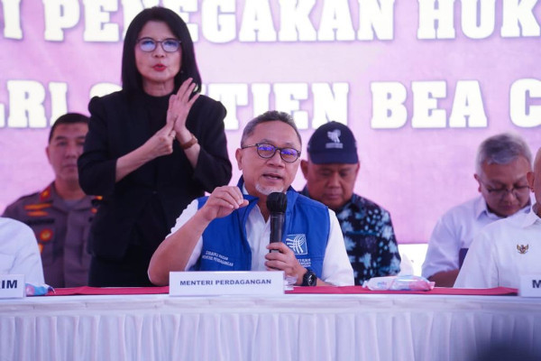 Musnahkan 7.363 Bal Baju Bekas, Mendag: Penyelundupan Jalur Laut Harus Segera Ditutup