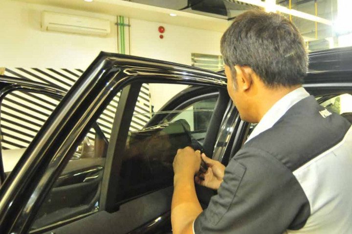 Kenali Ciri-Ciri Kaca Film Harus Ganti Baru