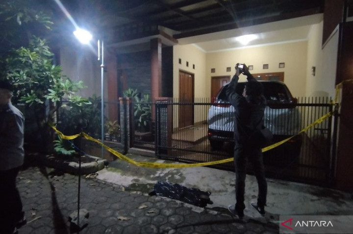 Eks Ketua Komisi Yudisial Dibacok hingga GAK Erupsi