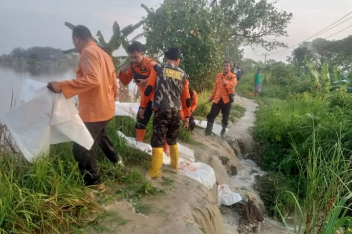 Tanggul Sungai di Grobogan Diperkuat Antisipasi Banjir