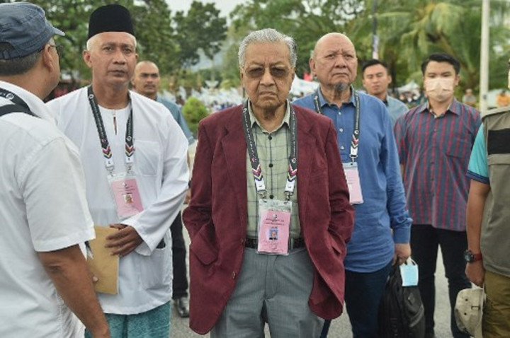 Perseteruan Berlanjut, Mahathir Bakal Laporkan Anwar Ibrahim?