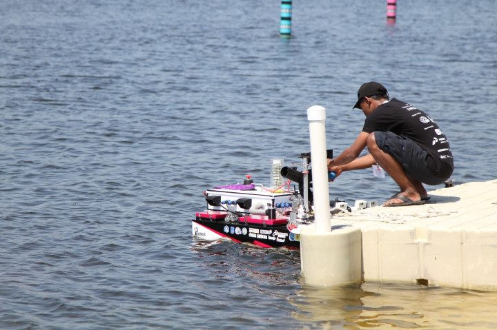Kalahkan MIT, Kapal Robot Bikinan Barunastra ITS Juara Dunia ke-5 Kali