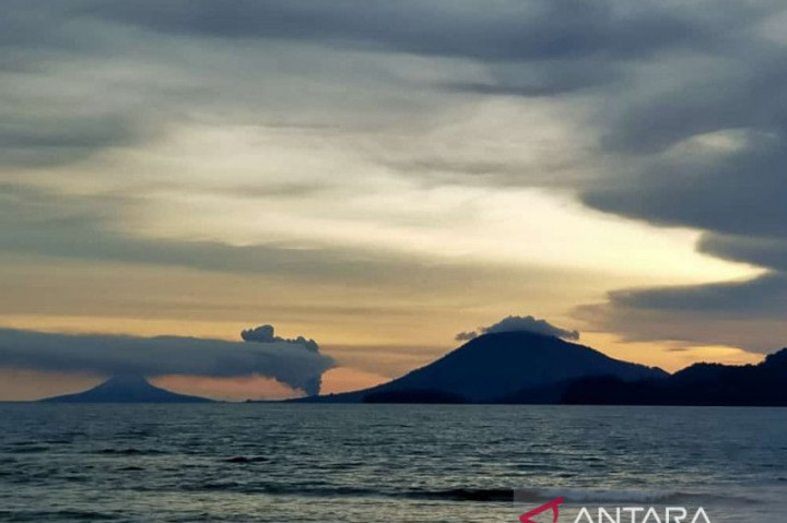 Gunung Anak Krakatau Erupsi 11 Kali Selama Maret 2023