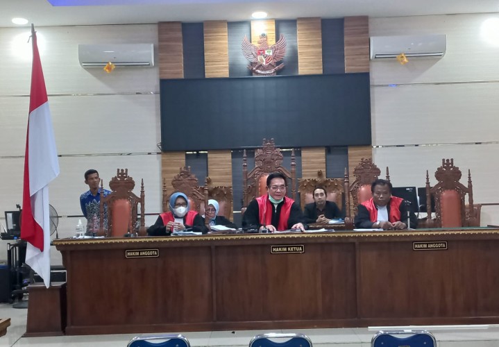 Majelis Hakim Melawat, Sidang Eks Rektor Unila Karomani Ditunda
