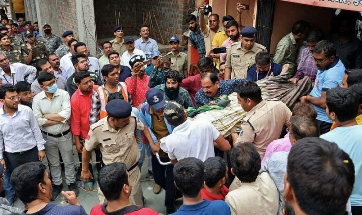 14 Orang Tewas Terjatuh ke Dalam Sumur Kuil di India