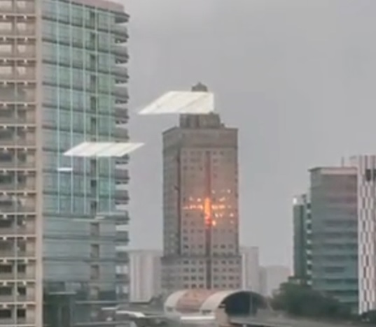 Viral Video Menara Saidah Menyala Merah saat Magrib Gemparkan Warganet