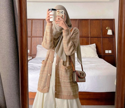 Inspirasi Outfit Outer Hijab Untuk Bukber Puasa